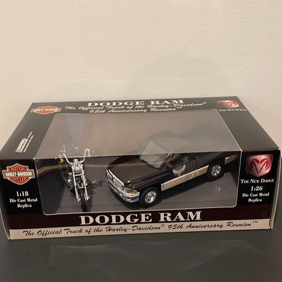 Vintage 95th Anniversary Dodge Ram Harley Davidson FXDWG Dyna Wide Glide - Picture 2 of 16